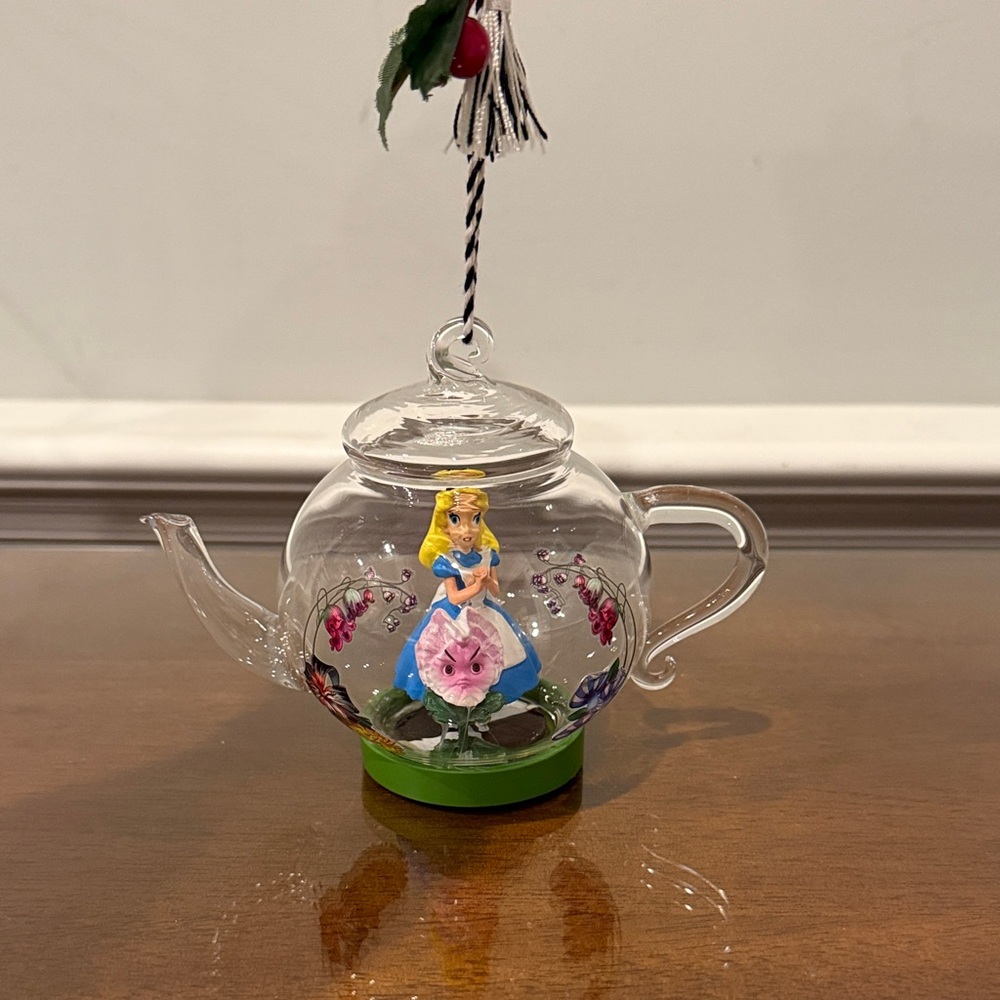 Disney BNWT Alice in Wonderland Glass Ornament with Black and White Accents